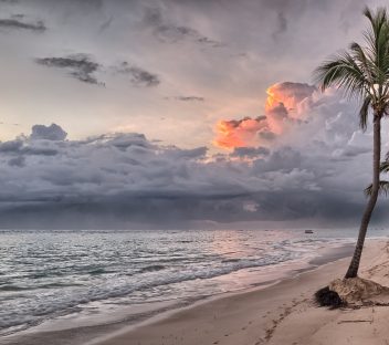 Essays on Beach Resorts: the Beginning of an Amazing Trip